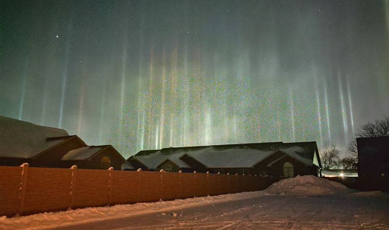 Gökyüzünde Görsel Şölen: Işık Sütunları. Gören bir daha dönüp bakıyor - Resim: 19